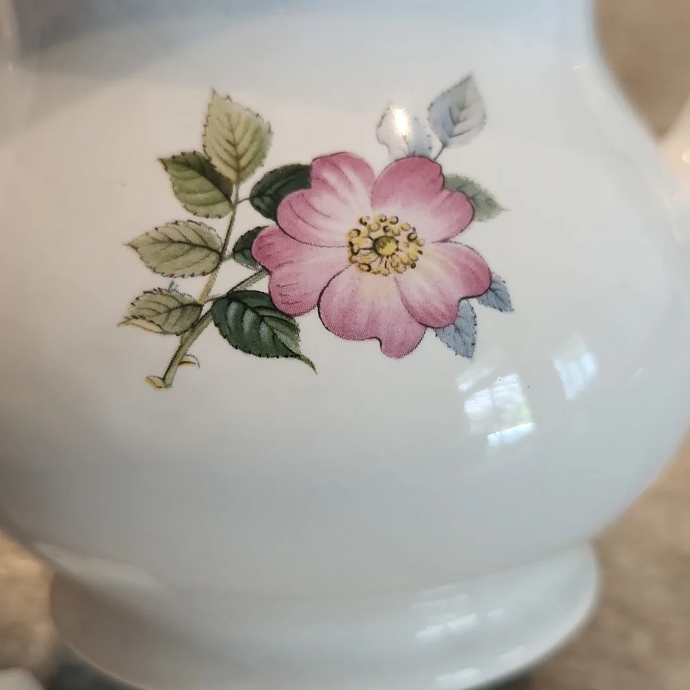 Vintage Sadler Small Three Cup Floral Rose Pattern Teapot with Pink - Picture 4 of 9